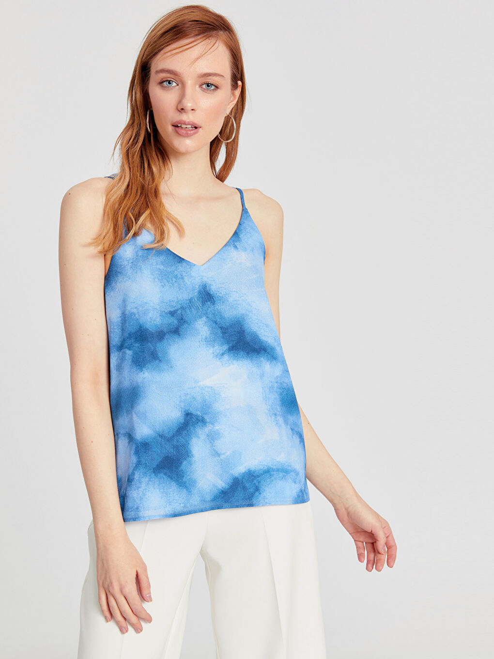 Mavi V Yaka Standart Fit Askılı Krep Kadın Bluz-1