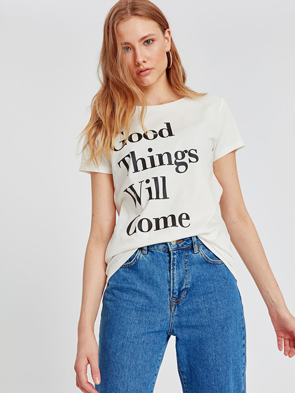 Ekru U Yaka Kısa Kollu Kadın Tişört-1