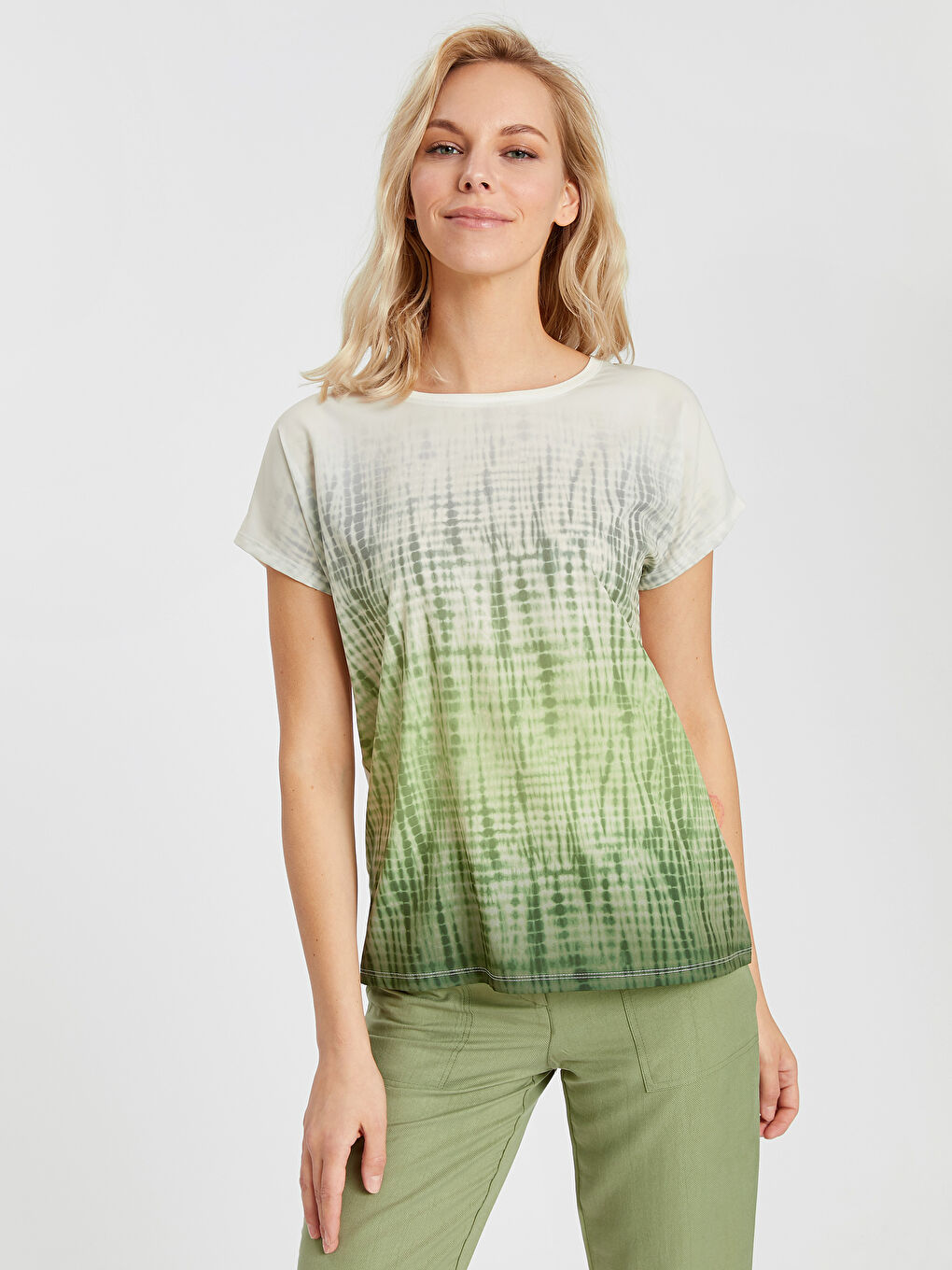 Ekru Bisiklet Yaka Kısa Kollu Kadın Tişört-1