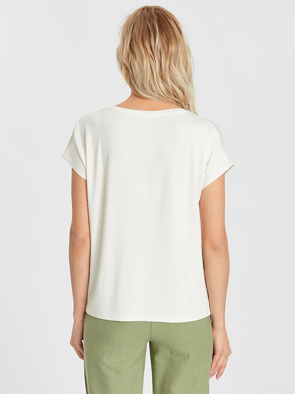 Ekru Bisiklet Yaka Kısa Kollu Kadın Tişört-2