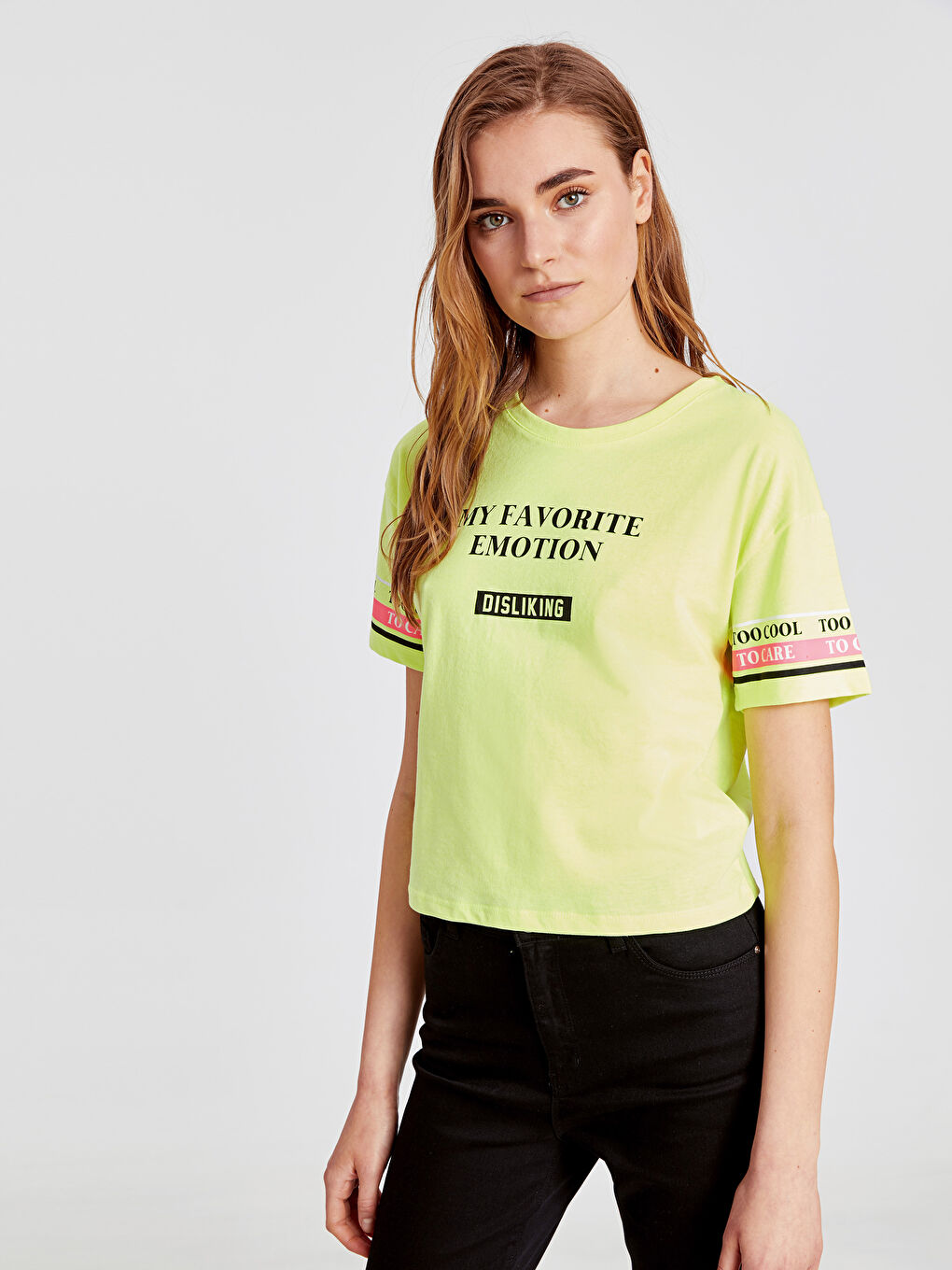 Yeşil Bisiklet Yaka Kısa Kollu Kadın Tişört-1