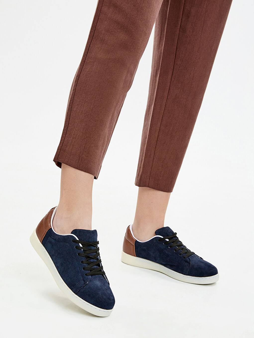 حذاء رياضي نسائي كحلي تاب