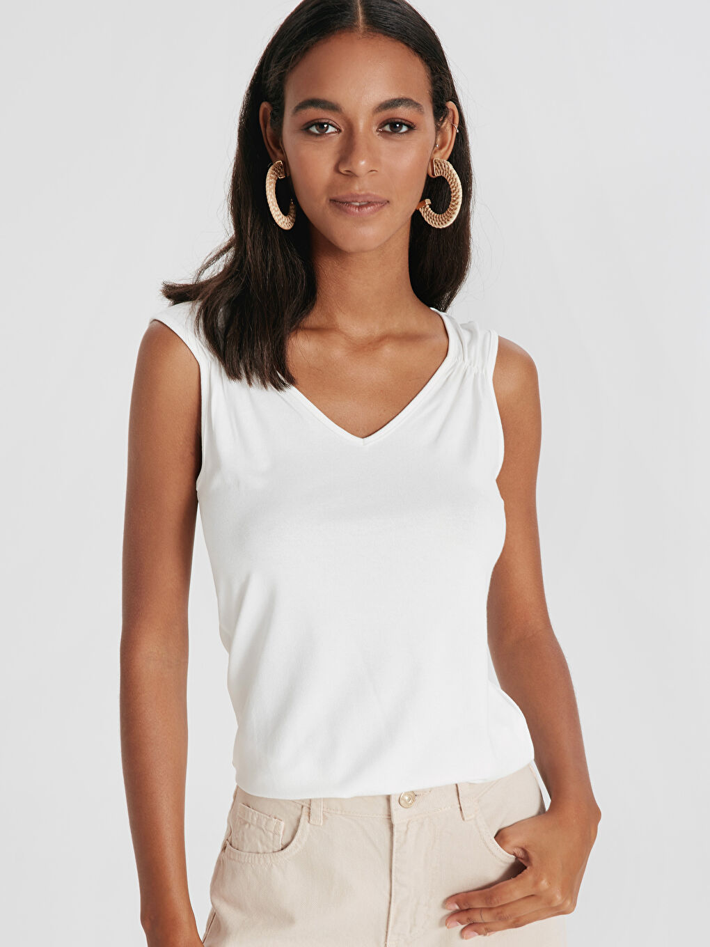 Ekru V Yaka Düz Esnek Kadın Atlet-1