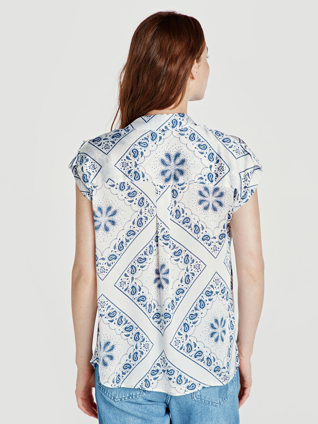 Ekru Kaçık Yaka Desenli Kısa Kollu Kadın Gömlek-2