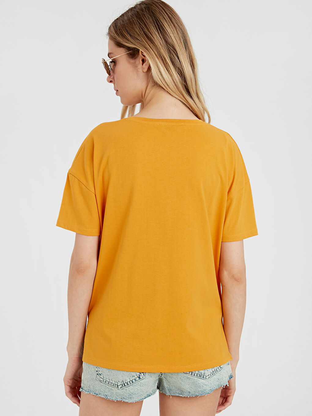 Женская футболка с коротким рукавом и v-образным вырезом-2