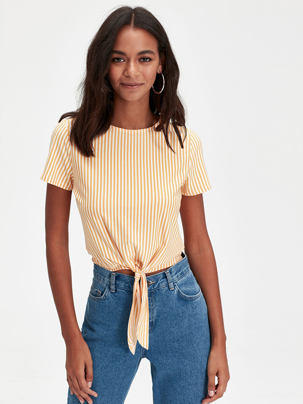 Sarı Bisiklet Yaka Kısa Kollu Kadın Tişört-1