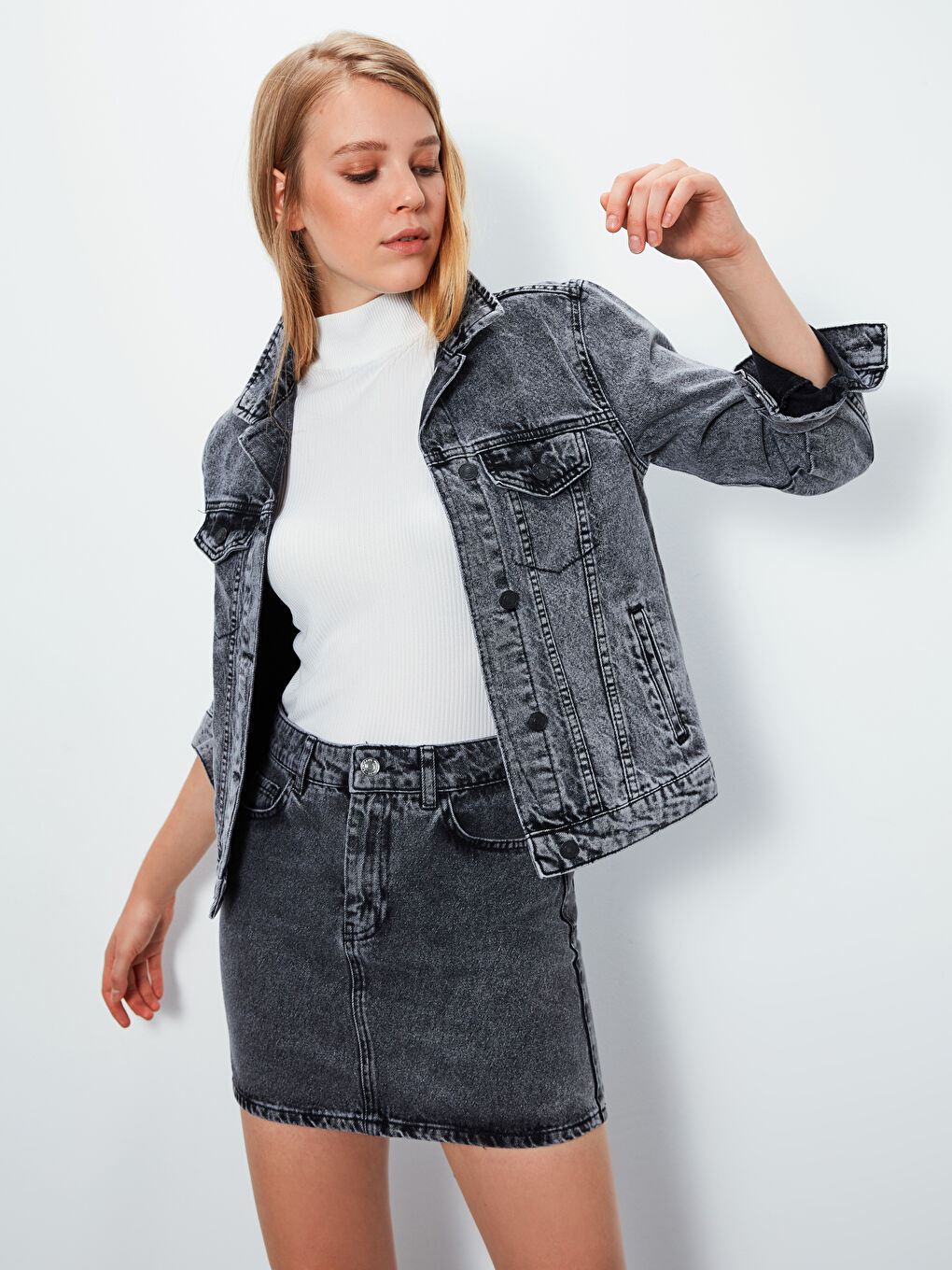 Siyah Standart Fit Kadın Jean Etek-1