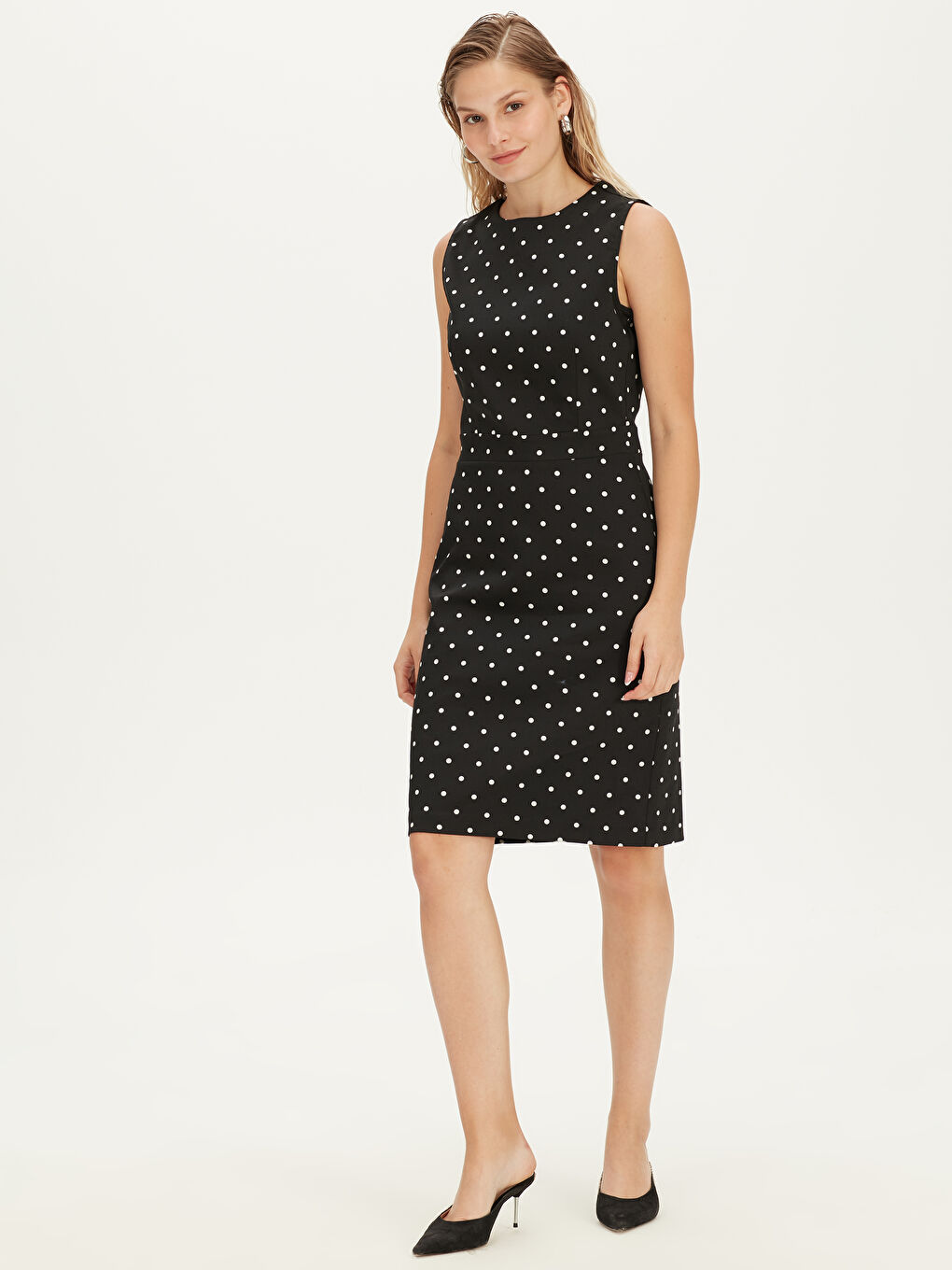 Siyah Kadın Kayık Yaka Dar Fit Kolsuz Elbise-1