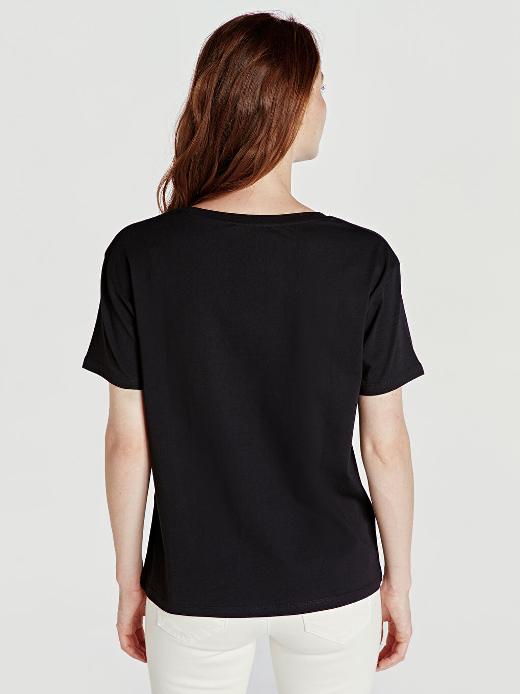 Siyah U Yaka Kısa Kollu Kadın Tişört-2