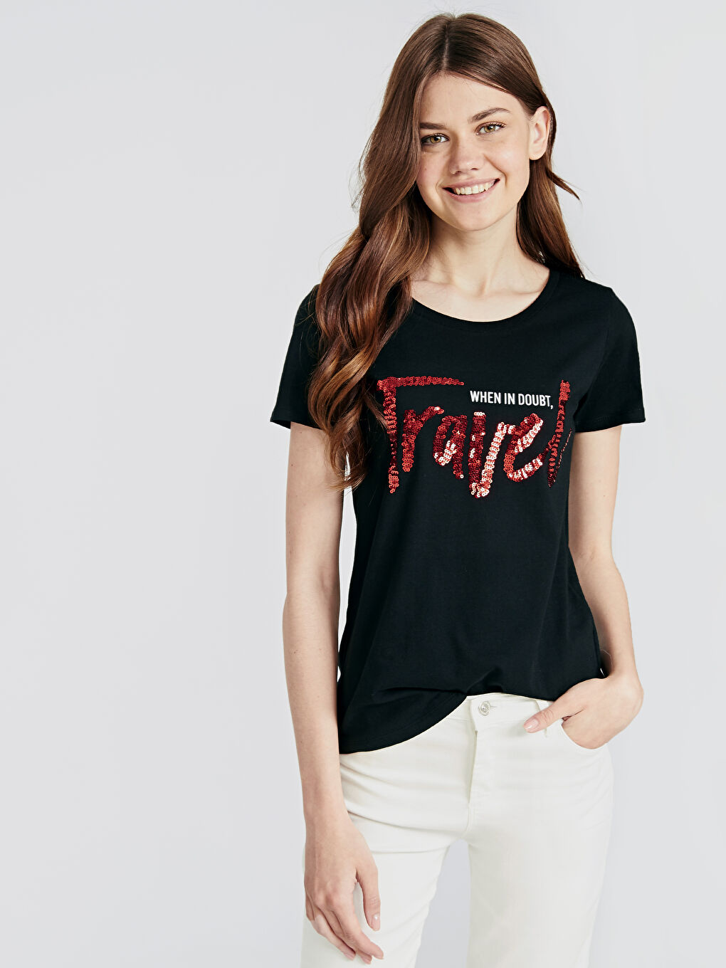 Siyah U Yaka Kısa Kollu Kadın Tişört