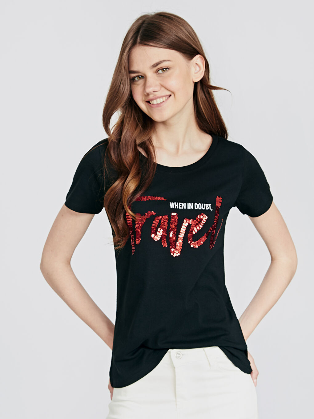 Siyah U Yaka Kısa Kollu Kadın Tişört-1