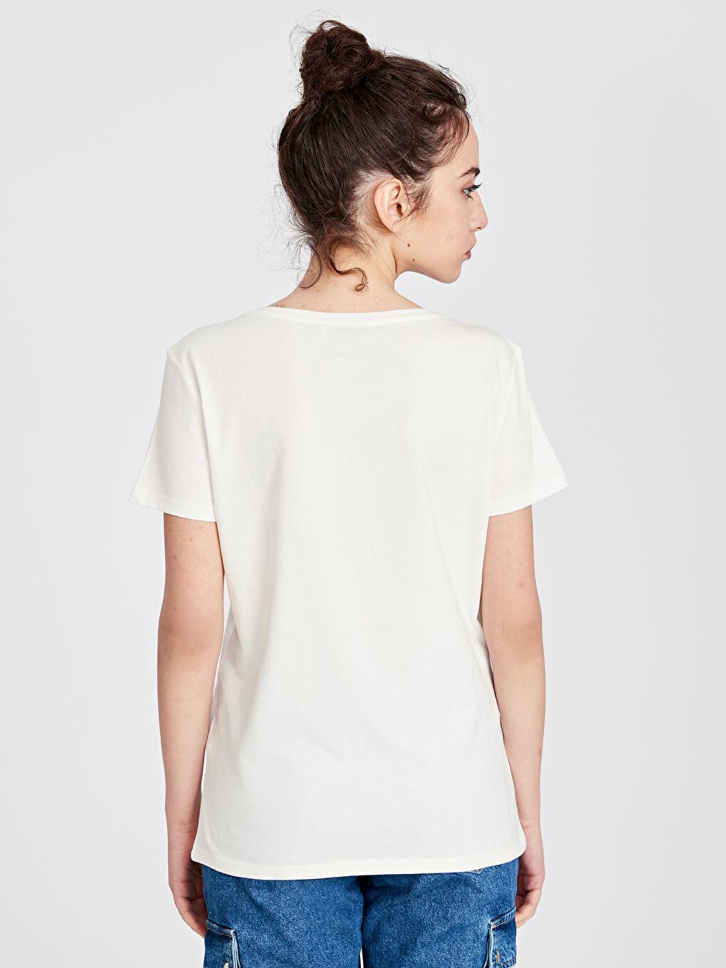 Ekru U Yaka Kısa Kollu Kadın Tişört-2