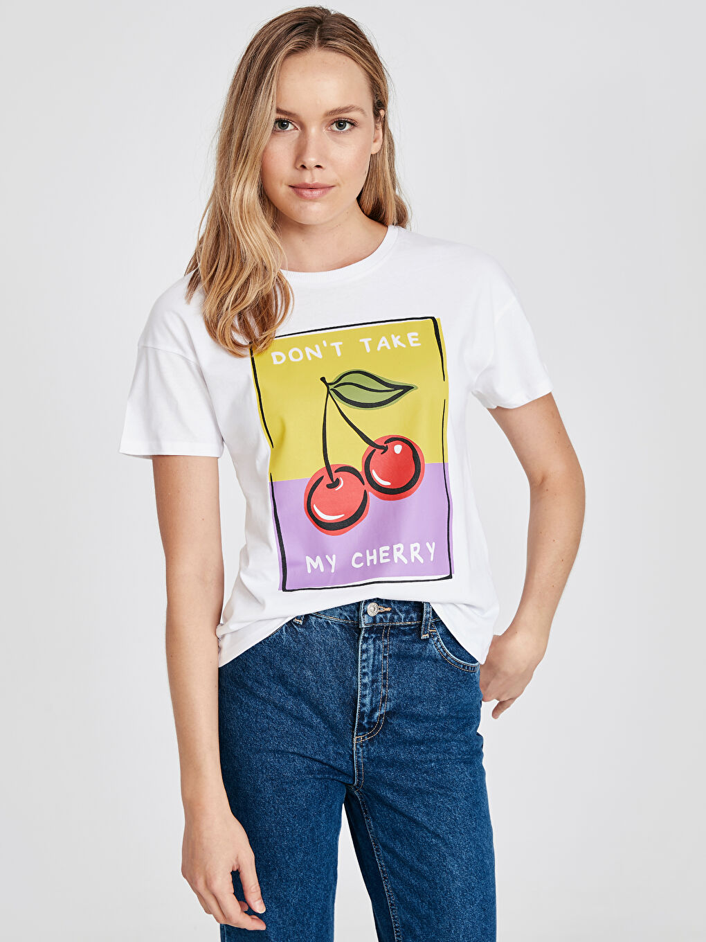 Beyaz Bisiklet Yaka Kısa Kollu Kadın Tişört