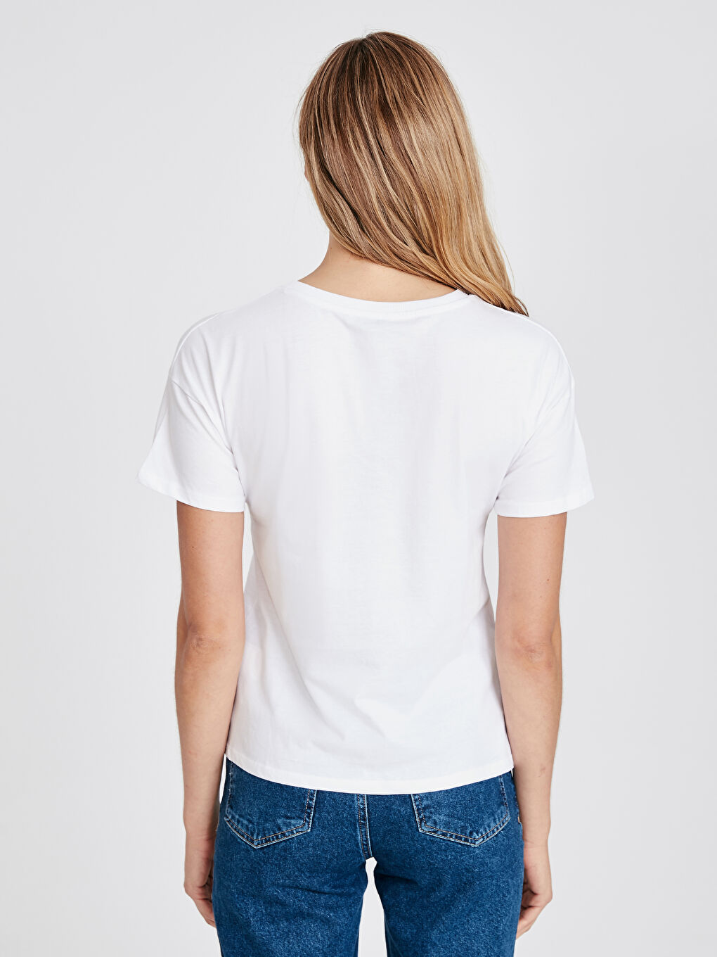 Beyaz Bisiklet Yaka Kısa Kollu Kadın Tişört-2