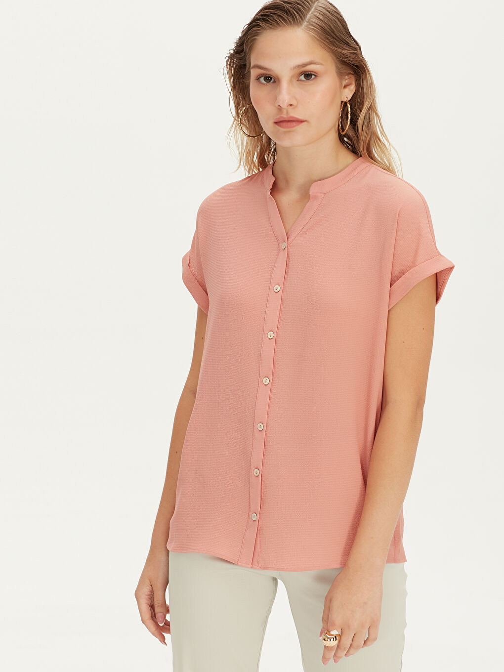 Pembe Dokulu Kumaş Esnek Kısa Kollu Kadın Gömlek-1