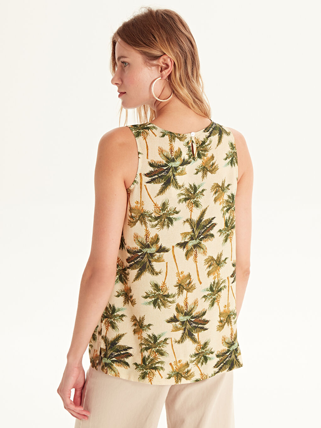 Ekru Bisiklet Yaka Baskılı Kolsuz Viskon Kadın Bluz-2