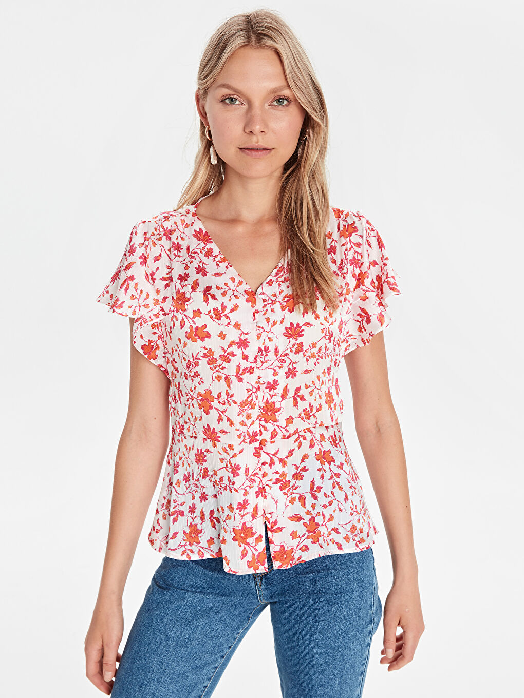 Ekru V Yaka Standart Fit Kısa Kollu Saten Kadın Bluz-1