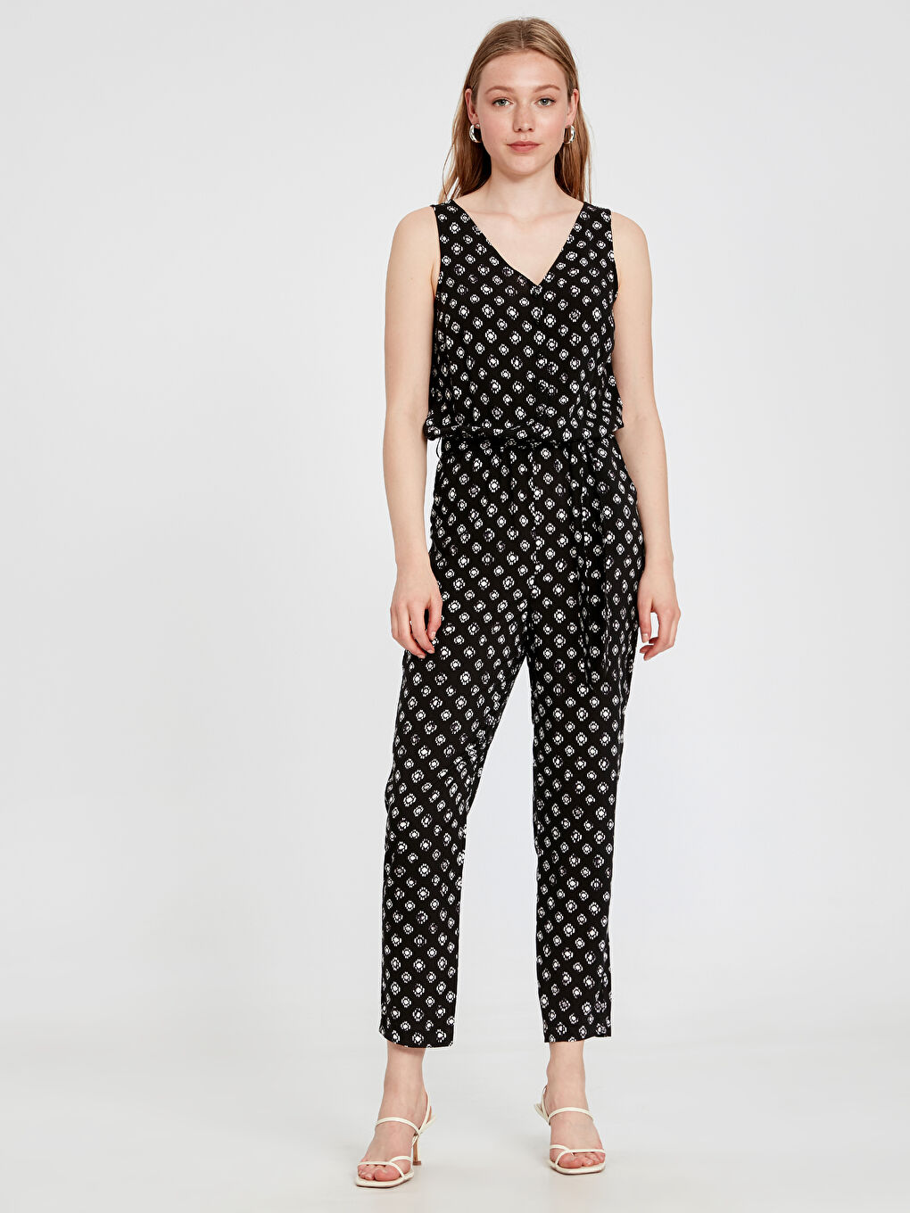 Siyah Kadın Gömlek Yaka Kolsuz Tulum-1