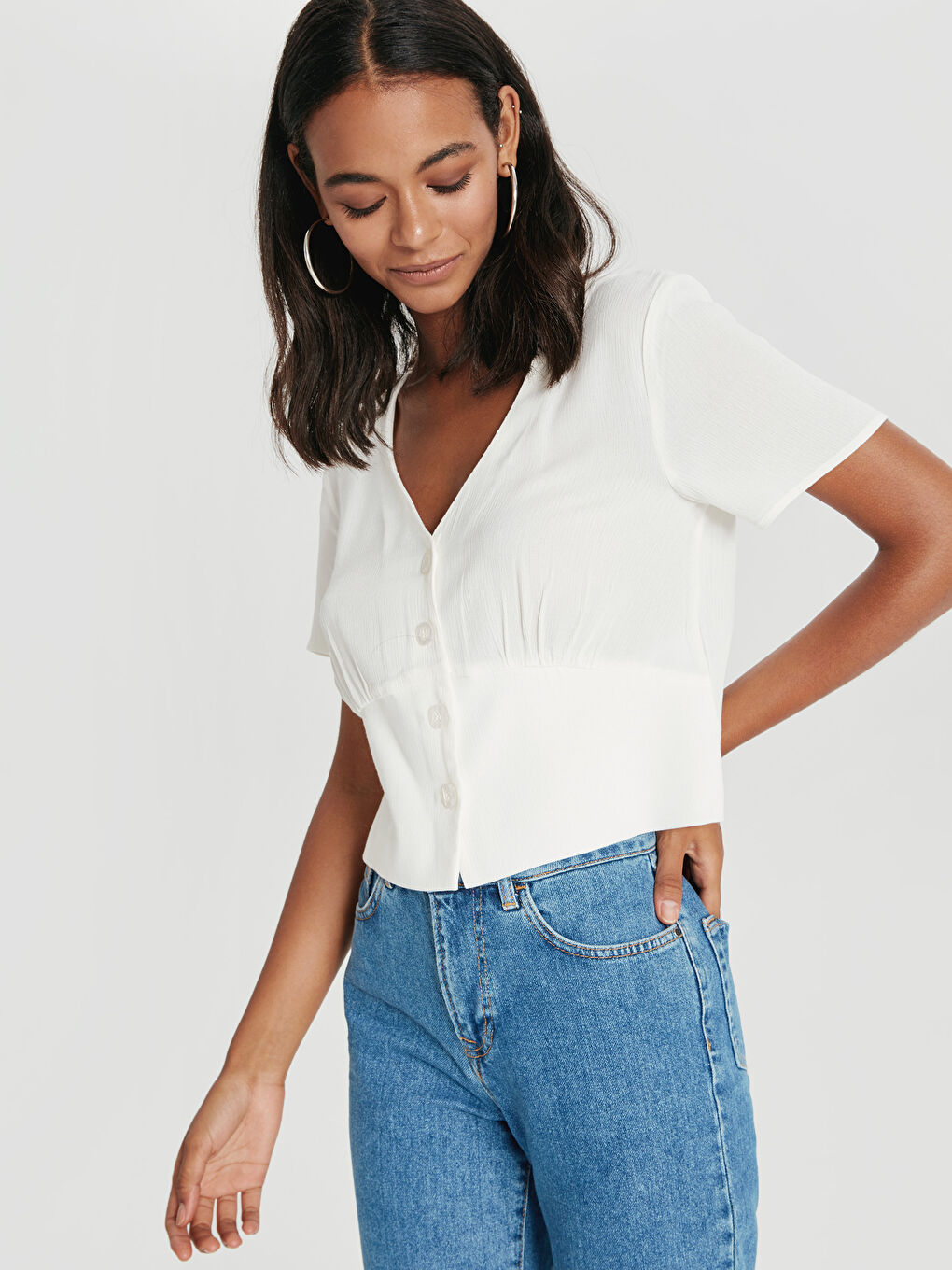 Ekru Düğmeli V Yaka Kısa Kollu Kadın Viskon Bluz-2