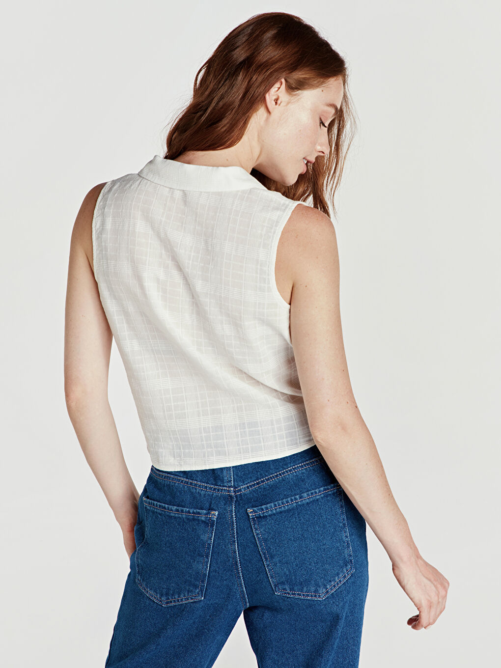 Beyaz Kadın Önden Düğme Kapamalı Kolsuz Gömlek-2