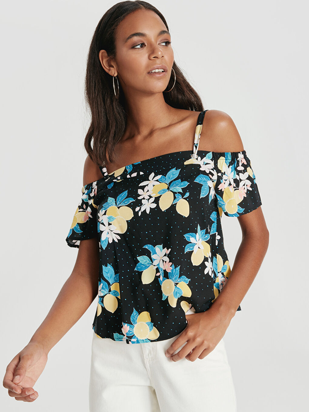 Siyah Çiçek Desenli Askılı Viskon Kadın Bluz-1