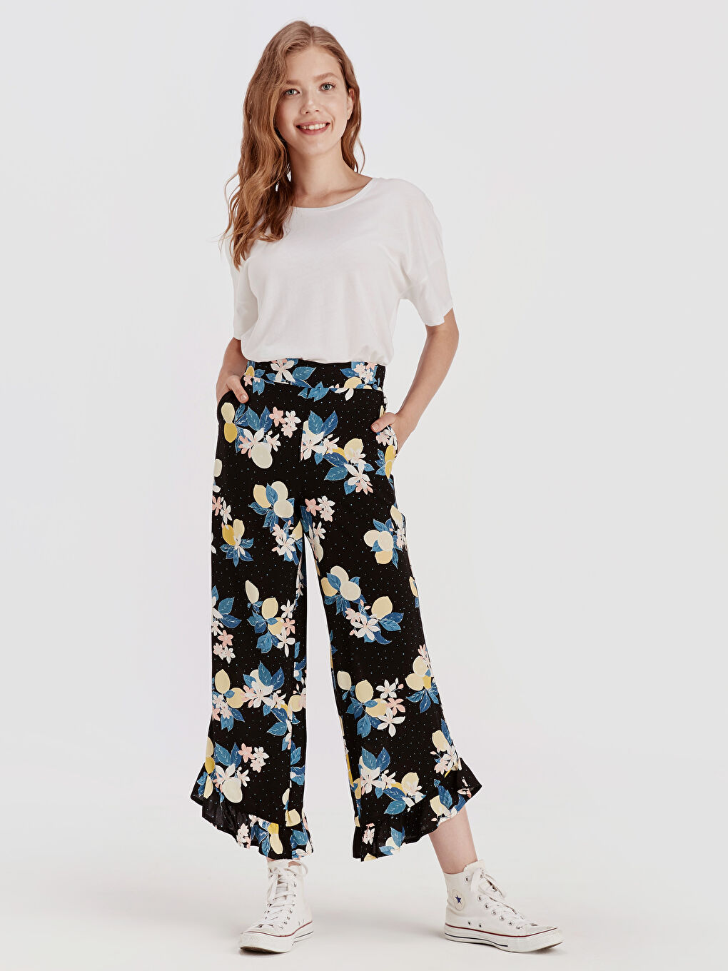 Woman BLACK Capri Trousers