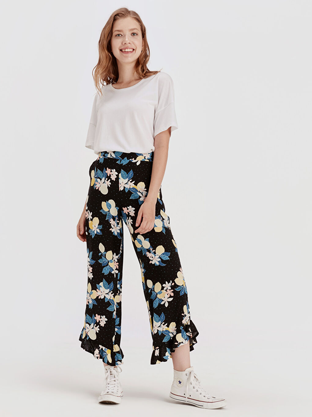 Woman BLACK Capri Trousers-1