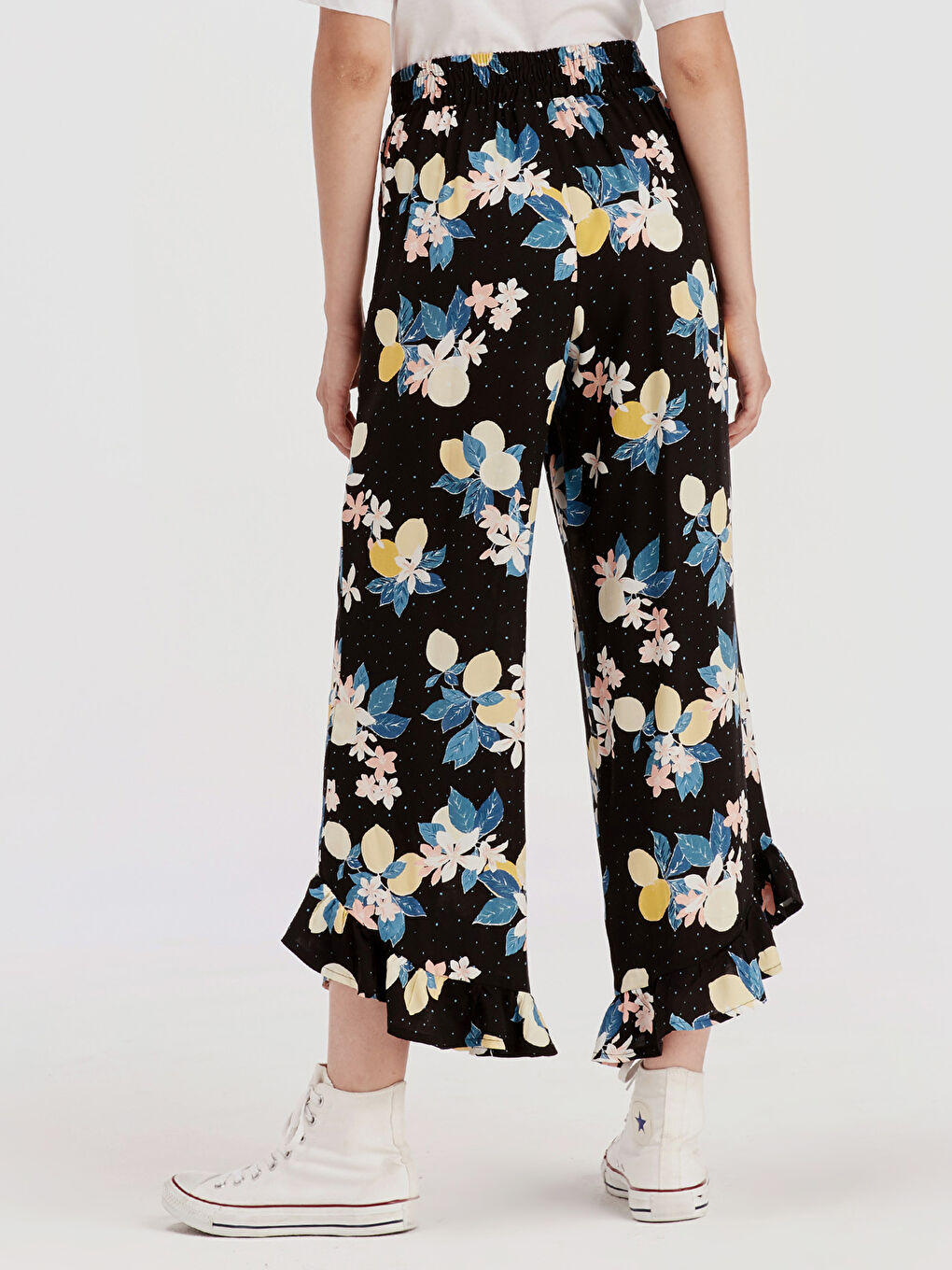 Woman BLACK Capri Trousers-2