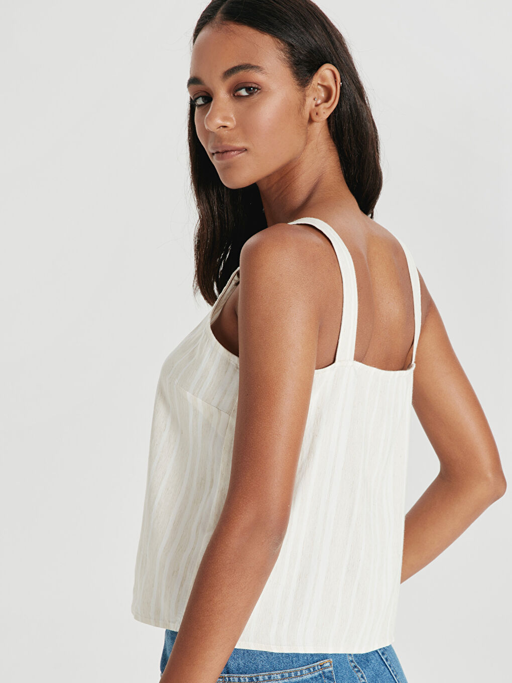 Ekru V Yaka Düz Askılı Kadın Bluz-3