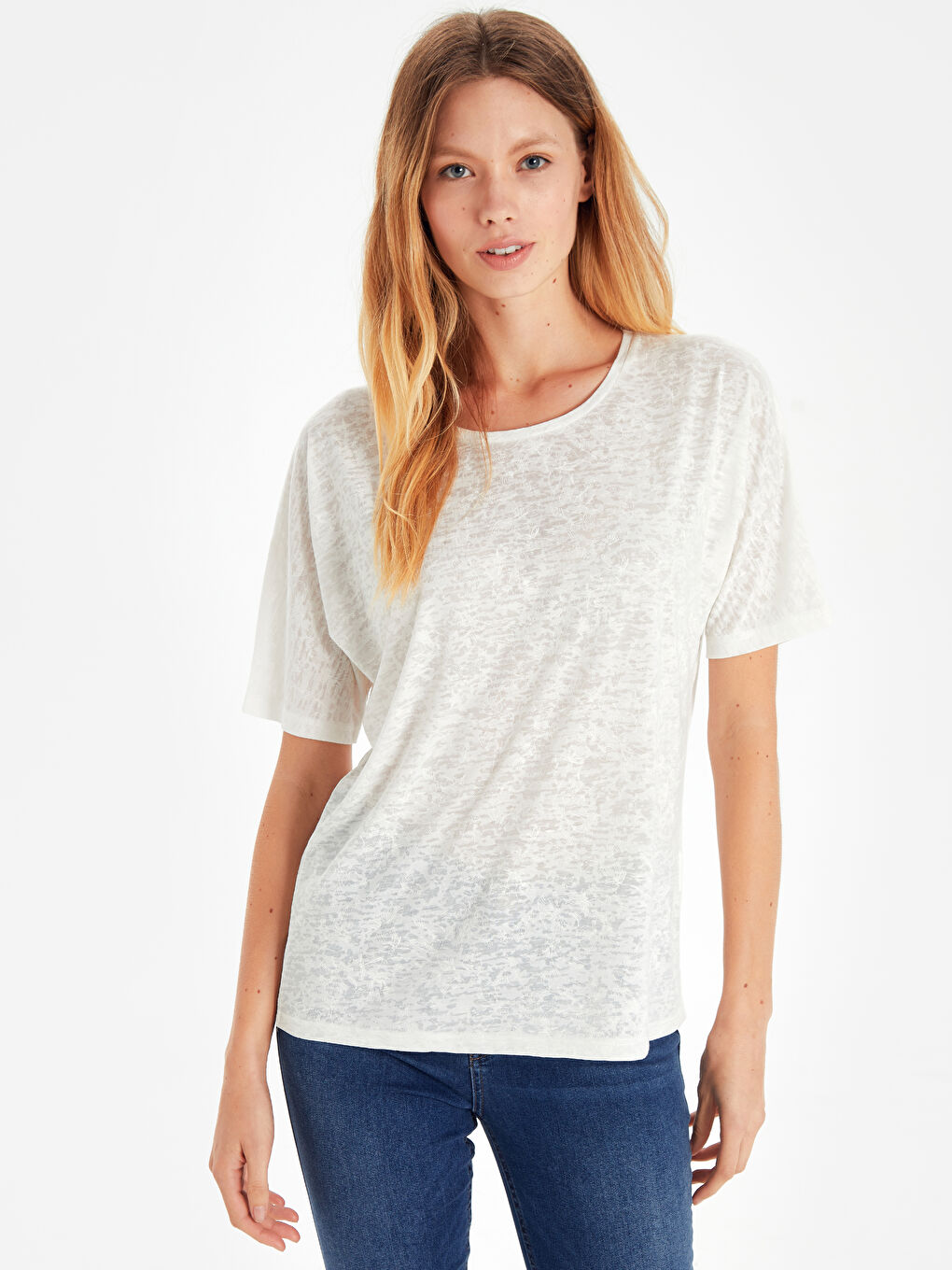 Beyaz Bisiklet Yaka Kısa Kollu Kadın Tişört