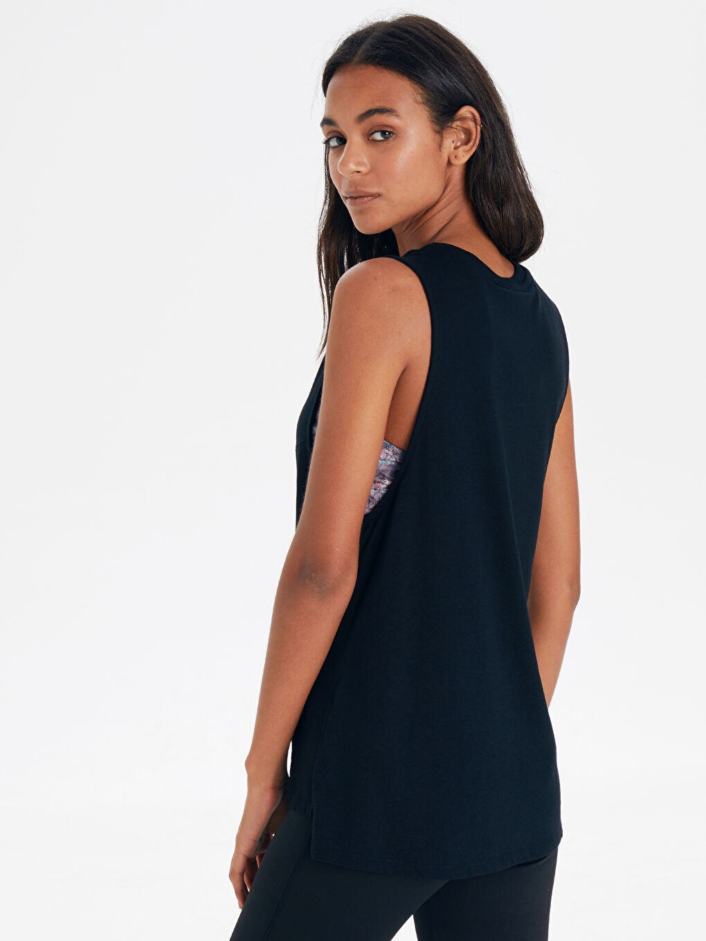 Siyah Bisiklet Yaka Kolsuz Penye Kadın Atlet-2