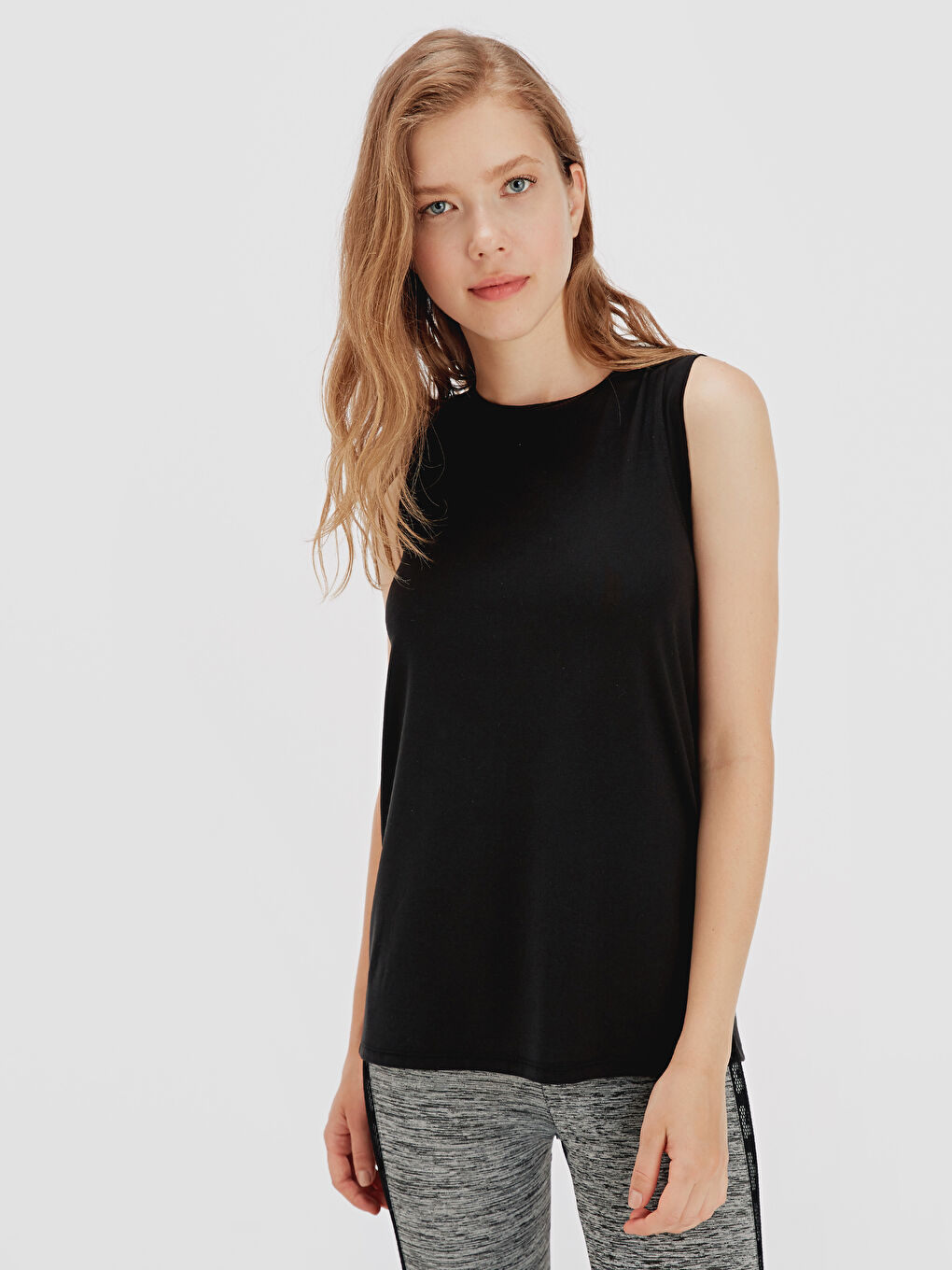 Siyah Bisiklet Yaka Kolsuz Penye Kadın Atlet-1