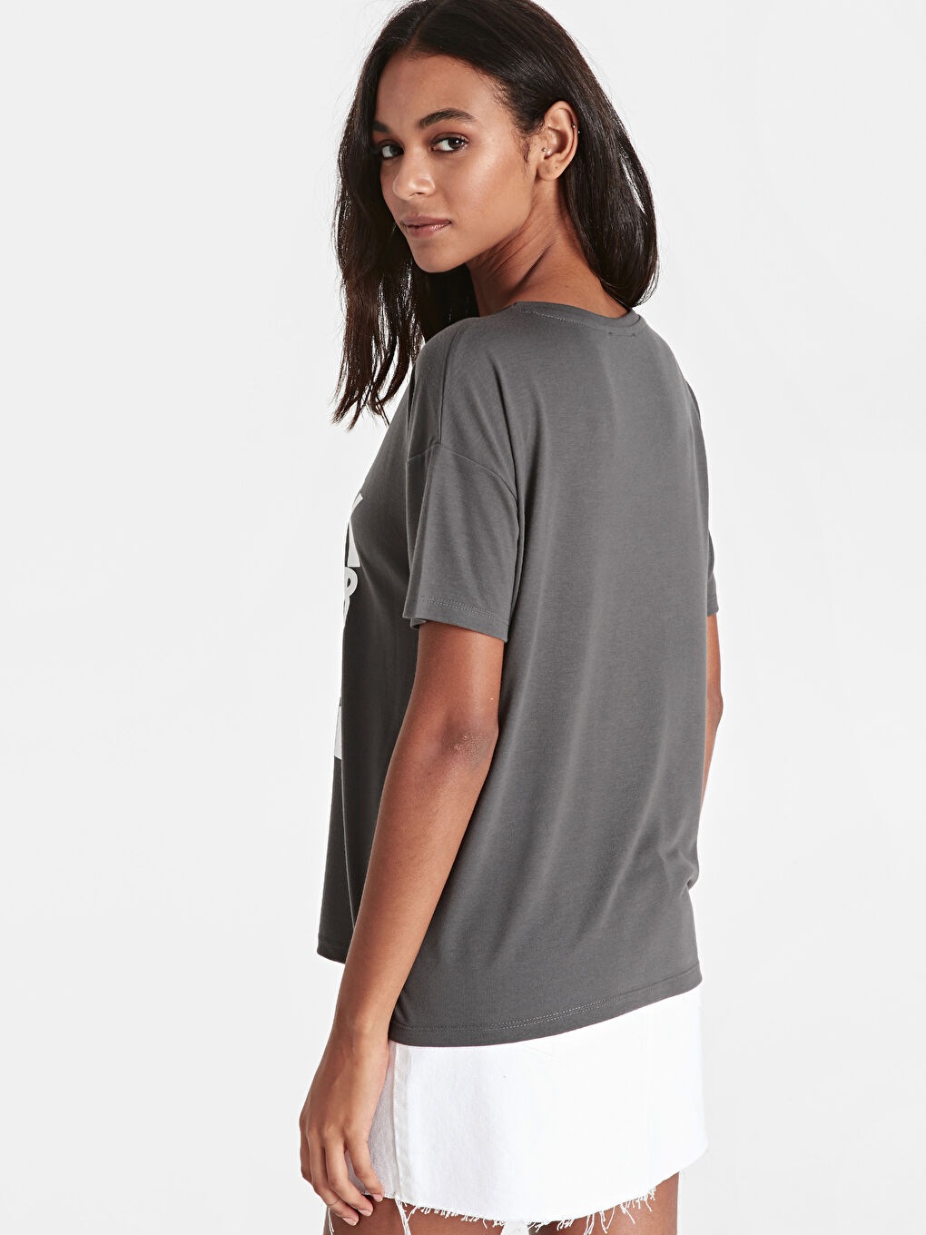 Antrasit U Yaka Kısa Kollu Kadın Tişört-2