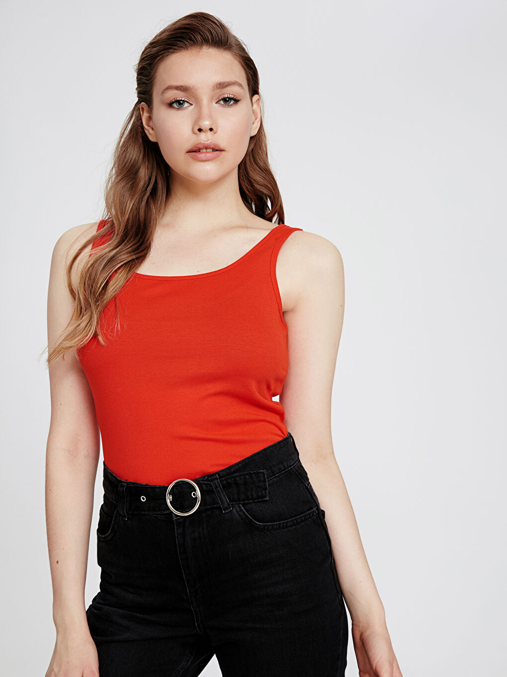 Kırmızı Kadın Bisiklet Yaka Kolsuz Atlet