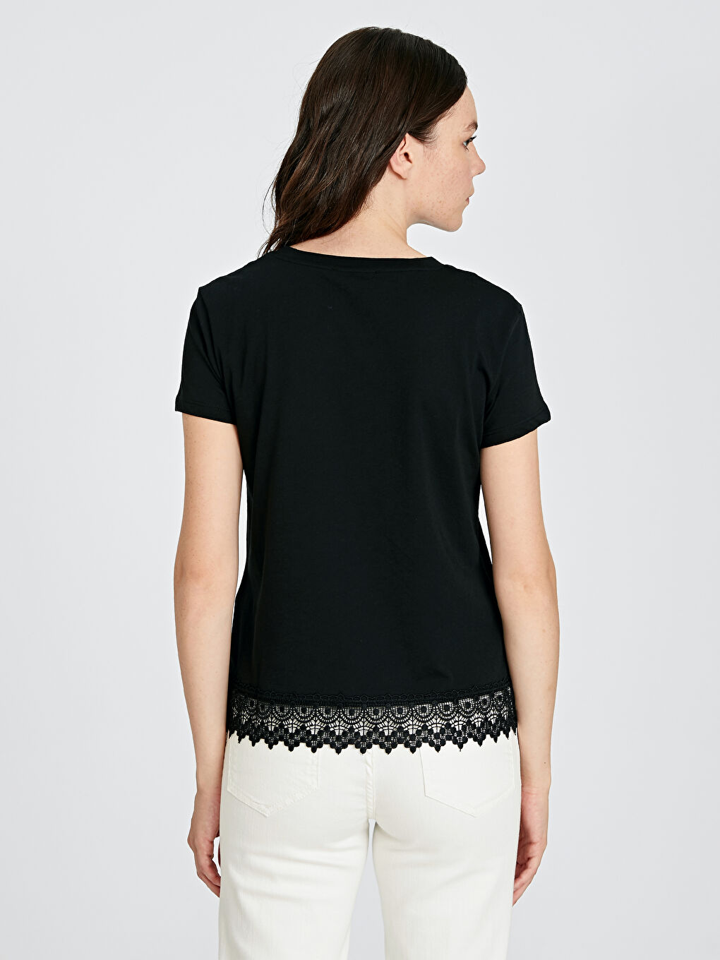 Siyah U Yaka Kısa Kollu Kadın Tişört-2