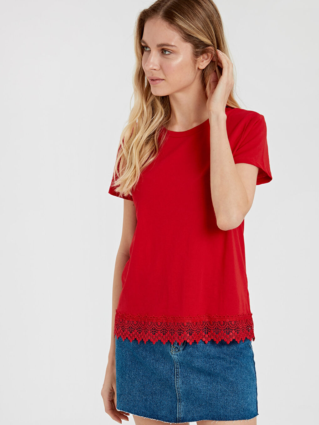 Kırmızı U Yaka Kısa Kollu Kadın Tişört