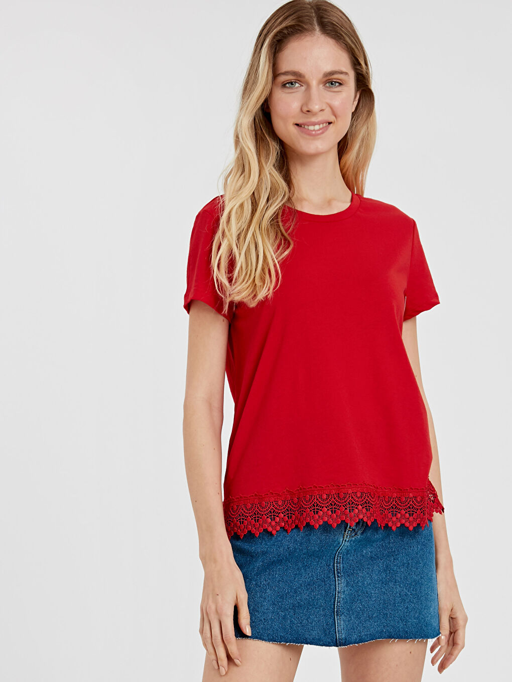 Kırmızı U Yaka Kısa Kollu Kadın Tişört-1