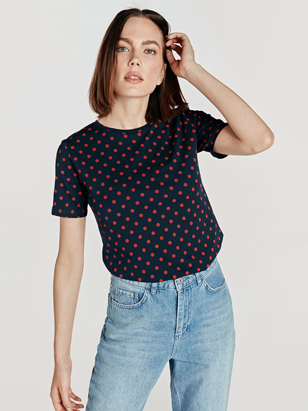 Lacivert Bisiklet Yaka Kısa Kollu Kadın Tişört