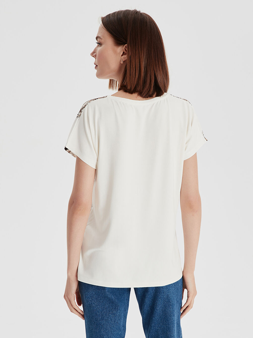 Ekru Bisiklet Yaka Kısa Kollu Kadın Tişört-2