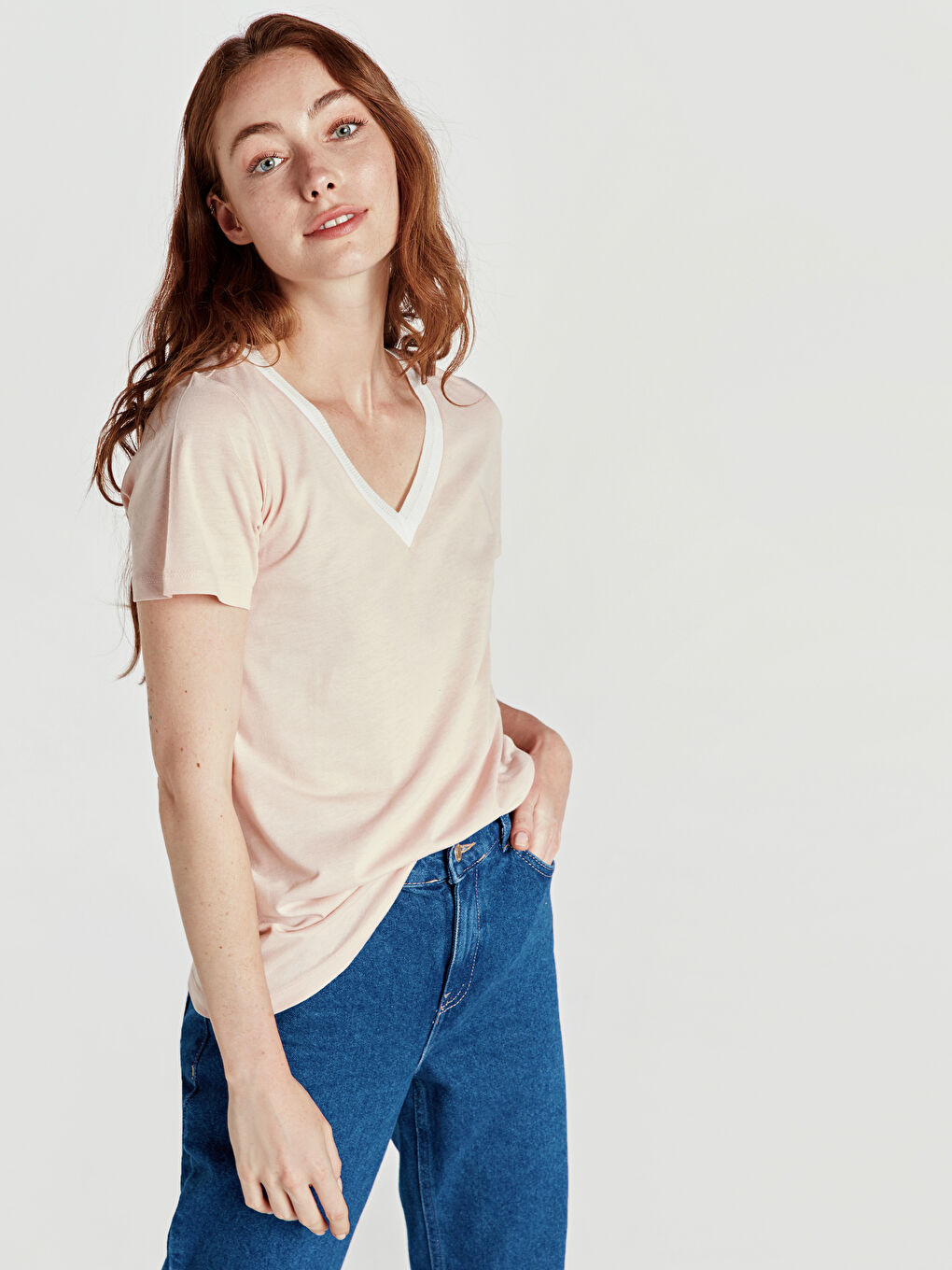 Pembe V Yaka Kısa Kollu Kadın Tişört-1