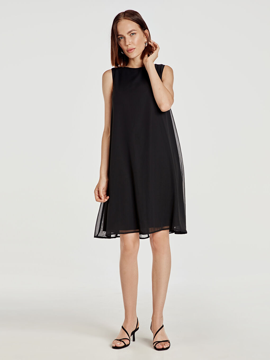 Siyah Standart Fit Kolsuz Şifon Kadın Elbise-1