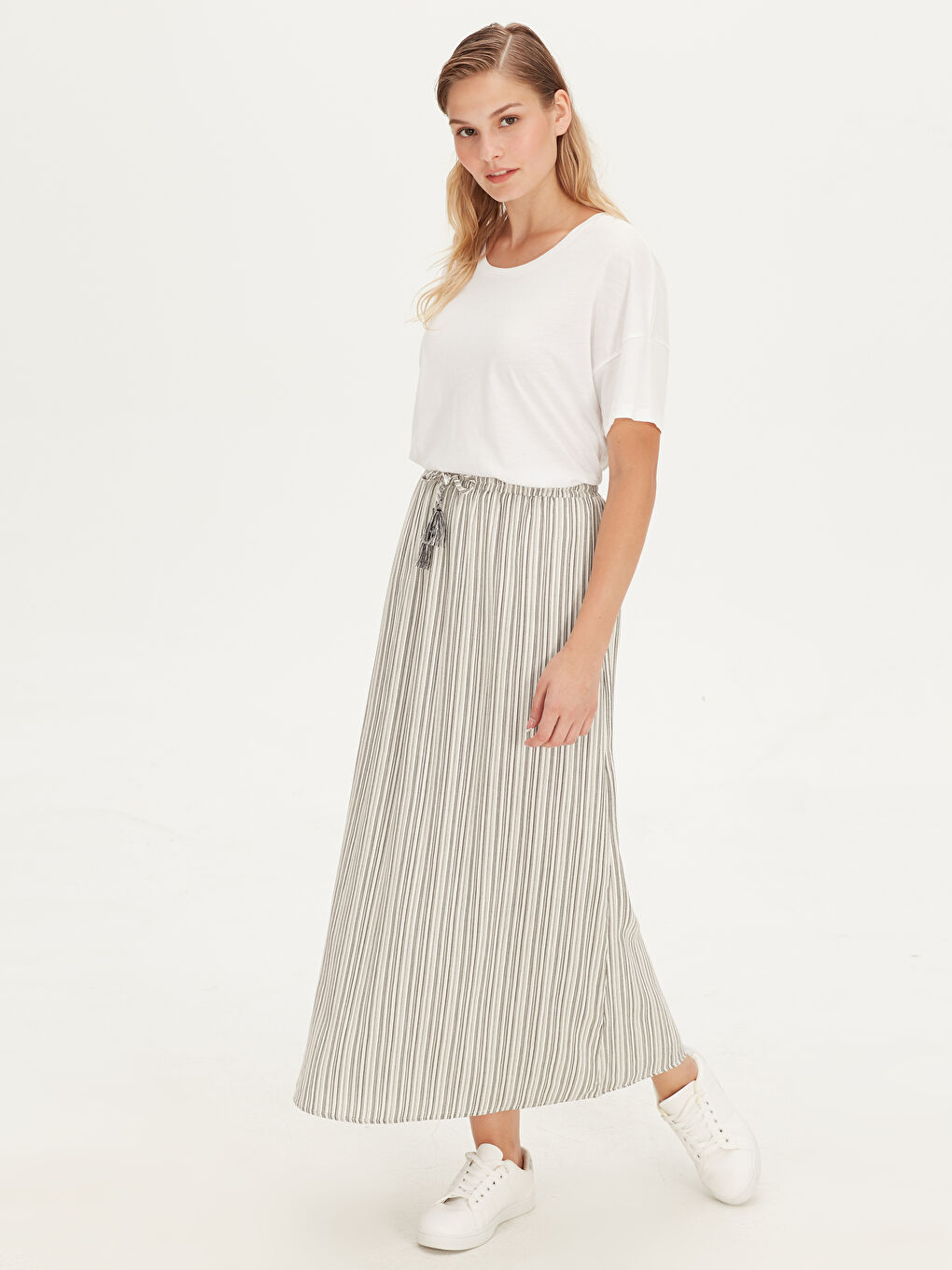 Siyah Standart Fit Kadın Etek-1