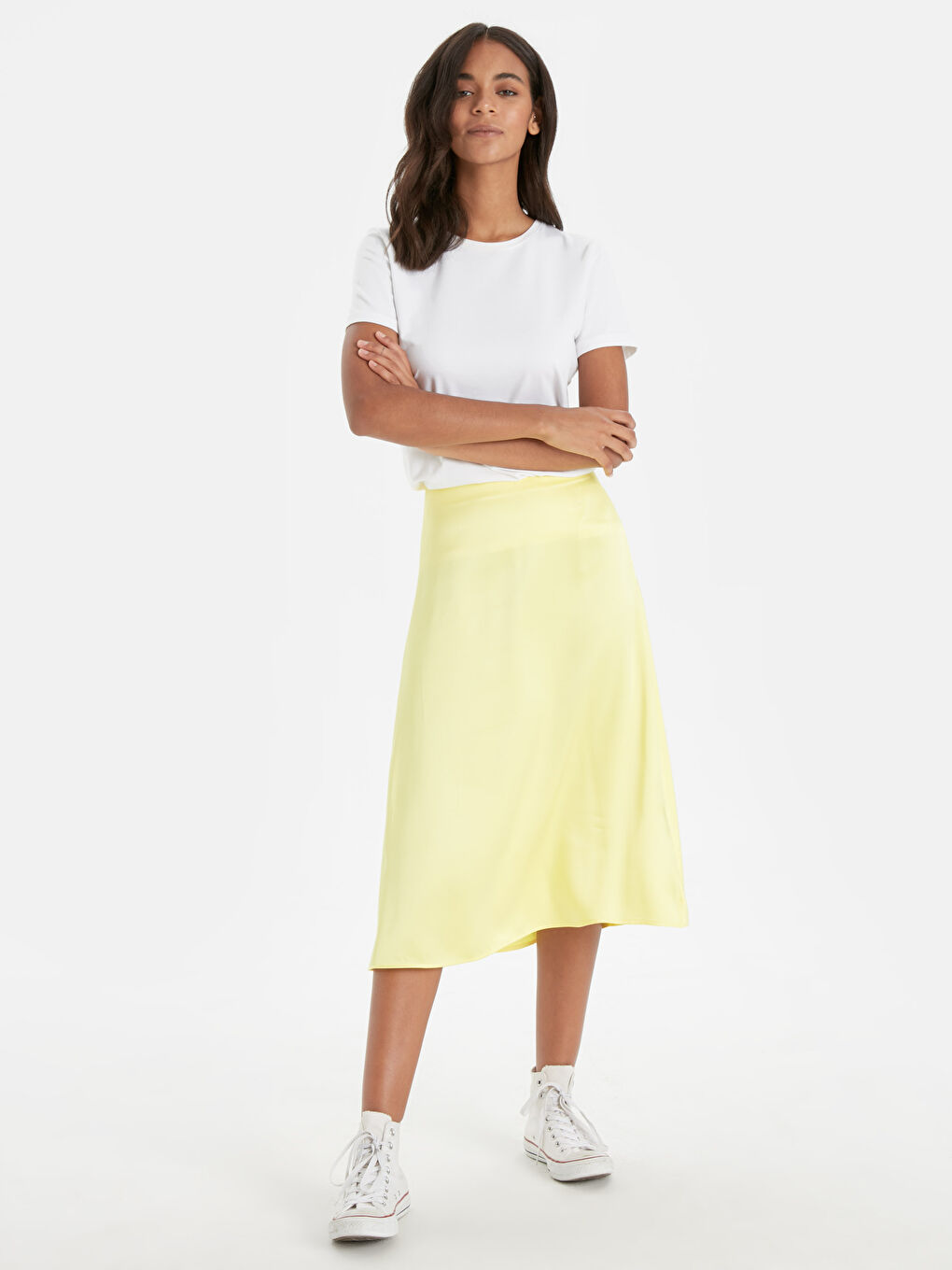 تنورة نسائية بخصر عالي سادة