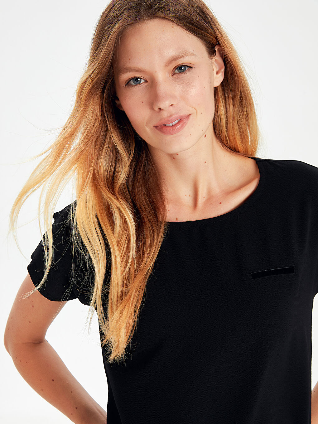 Siyah Kısa Kollu Kadın Tişört-2