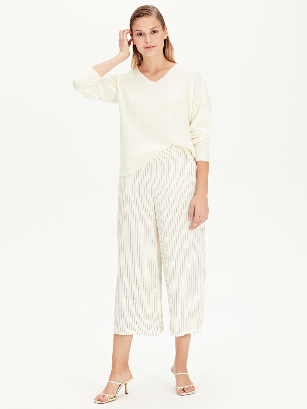 Bej Rahat Kalıp Kadın Kapri