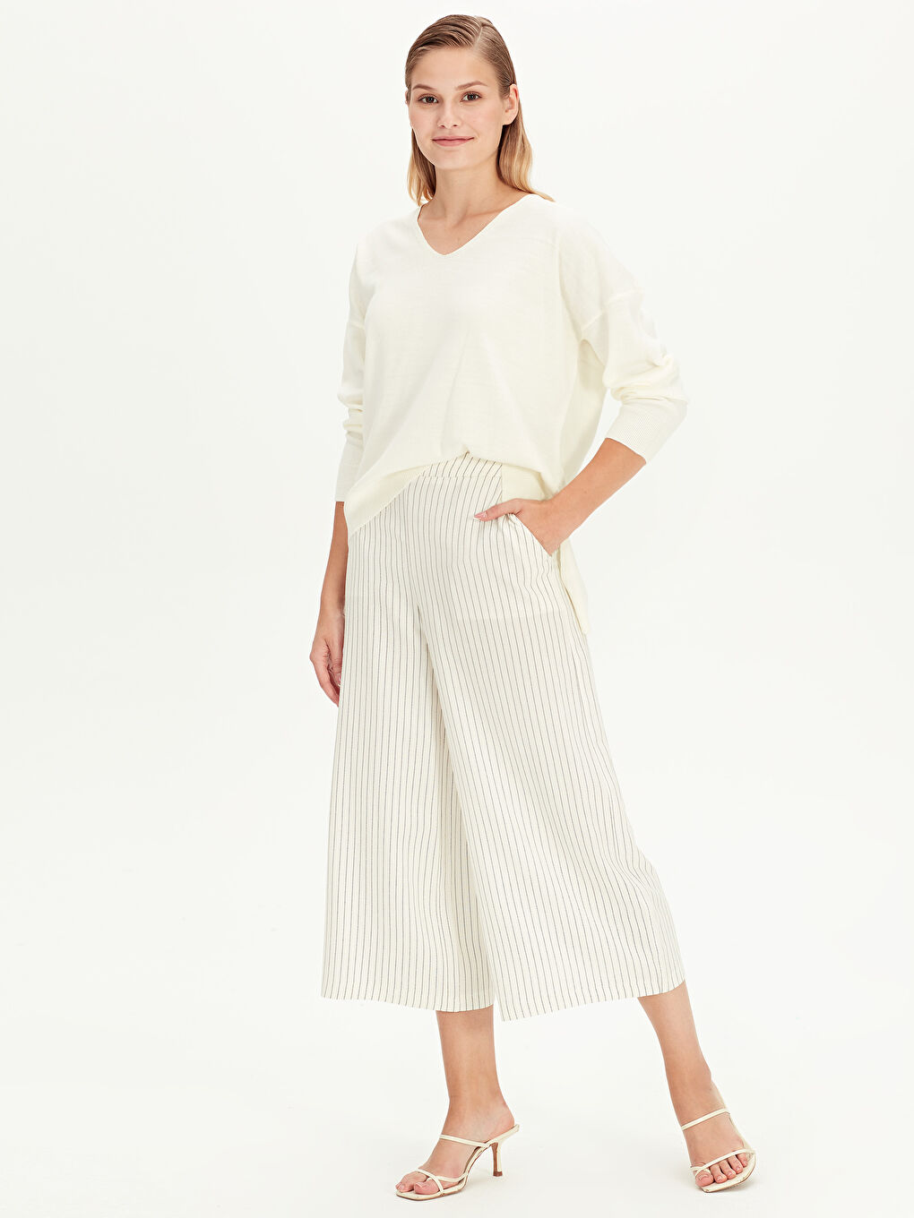 Bej Rahat Kalıp Kadın Kapri-1