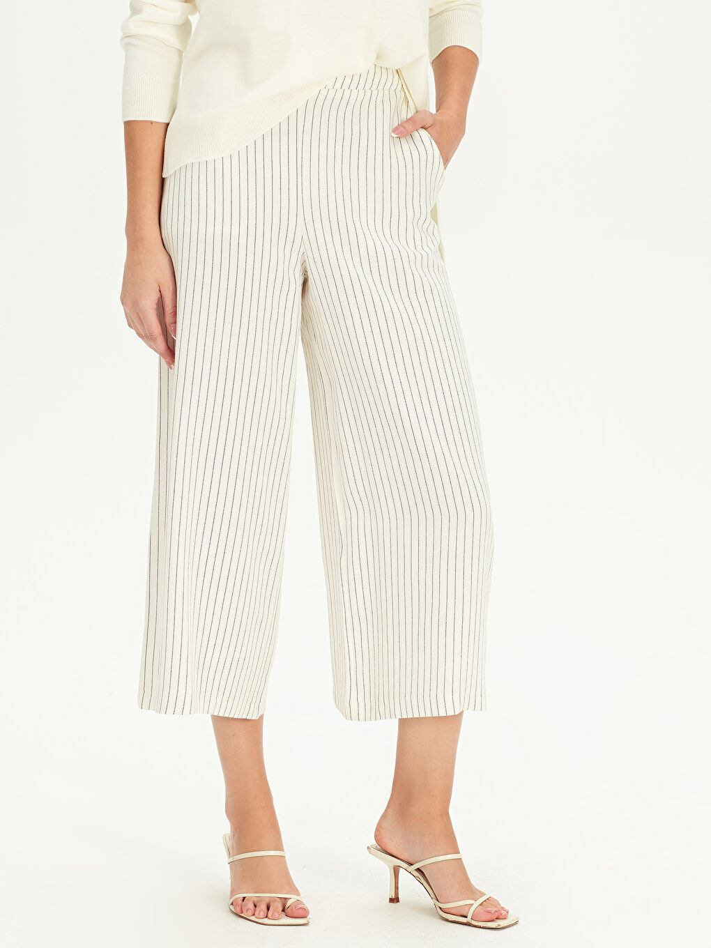 Bej Rahat Kalıp Kadın Kapri-2