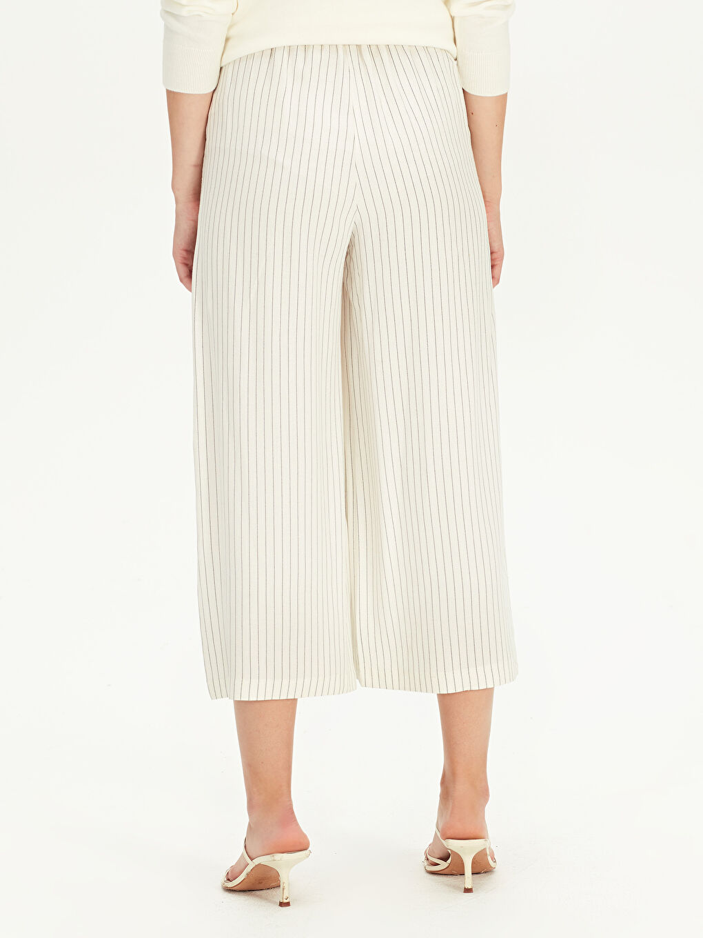 Bej Rahat Kalıp Kadın Kapri-3