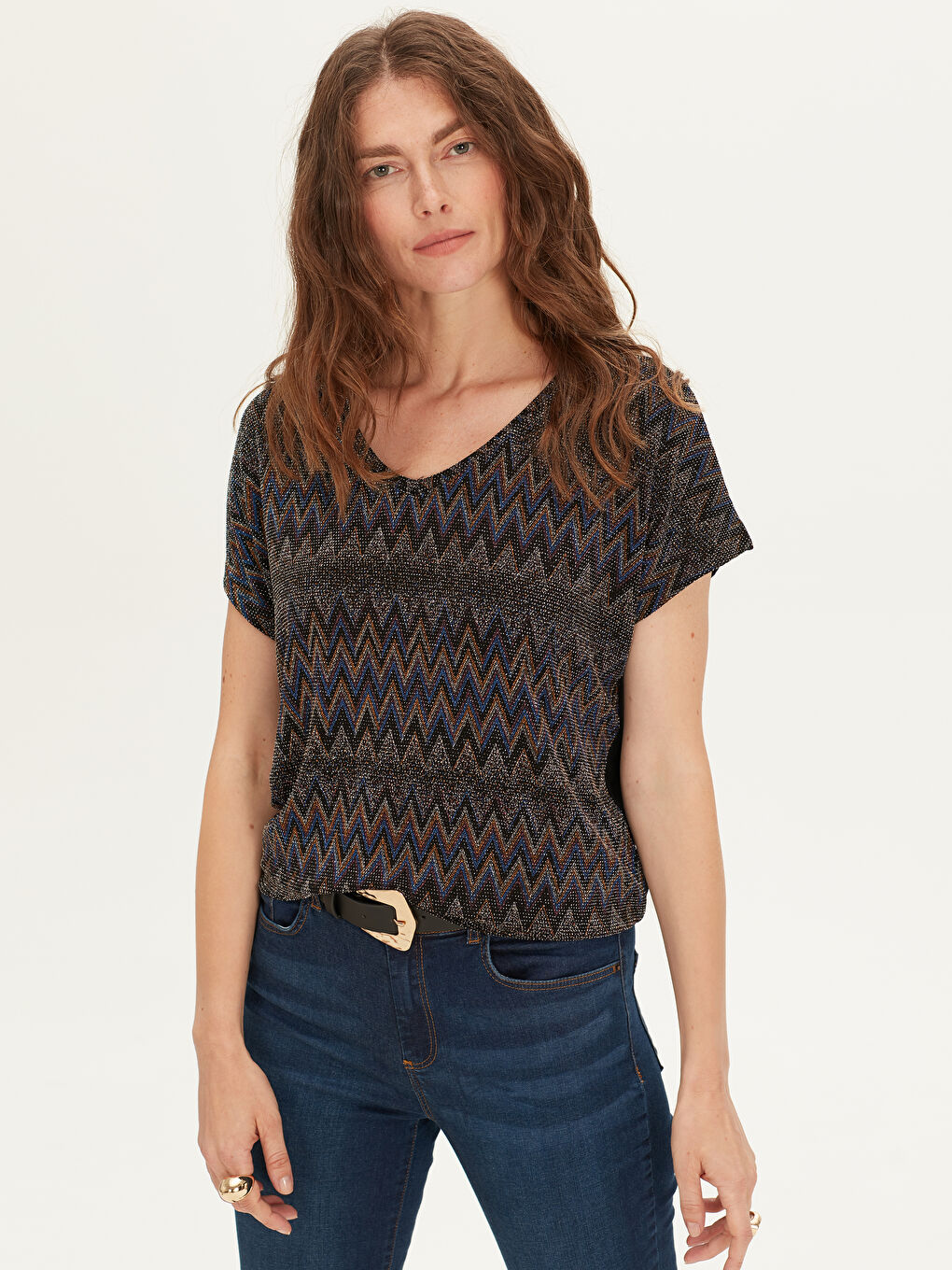 Siyah V Yaka Kısa Kollu Kadın Tişört