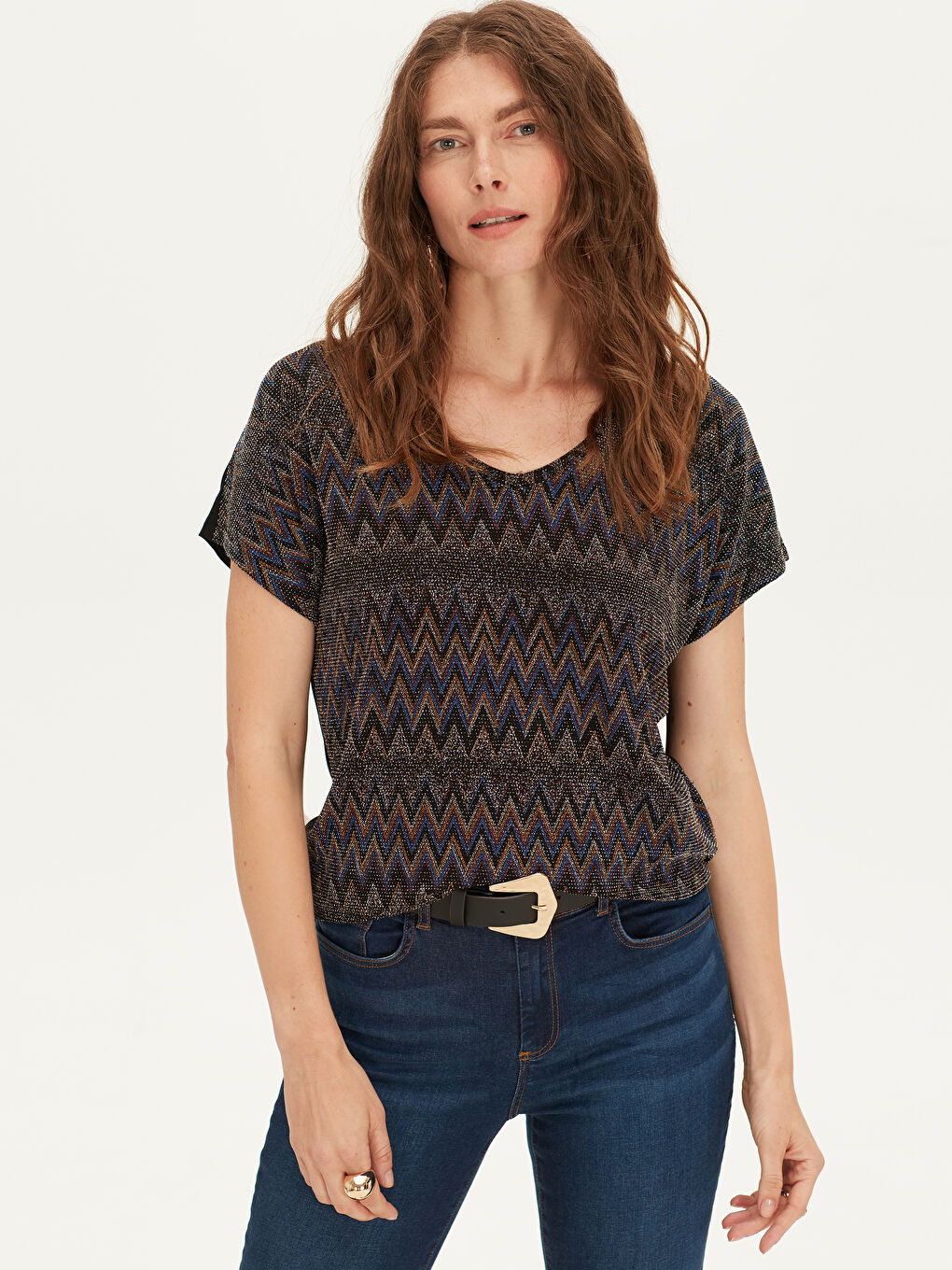 Siyah V Yaka Kısa Kollu Kadın Tişört-1